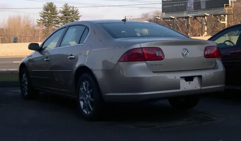 Buick Lucerne — 4