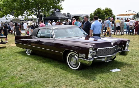 Cadillac Coupe DeVille — 3