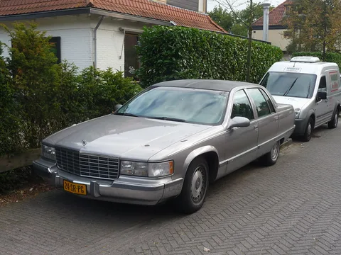 Cadillac Fleetwood Brougham — 3