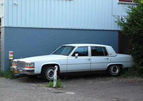 Cadillac Fleetwood Brougham — 4
