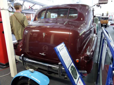 Cadillac Series 70 — 6