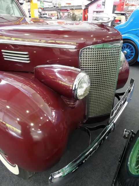 Cadillac Series 70 — 8