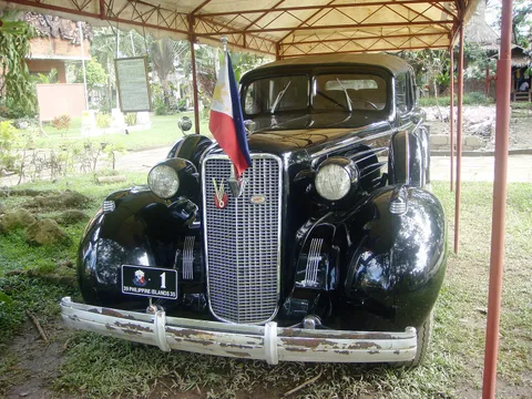 Cadillac Series 90 — 2
