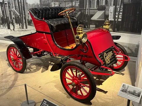 Cadillac Tonneau — 5