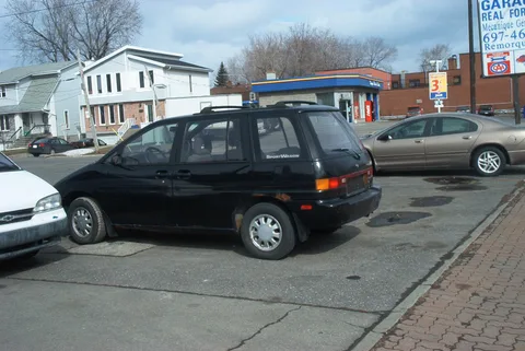 Nissan Axxess — 3
