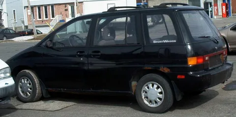 Nissan Axxess — 4
