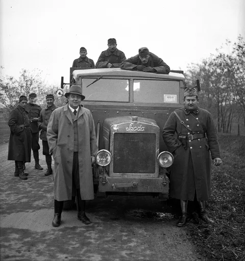 Škoda 304 — 4