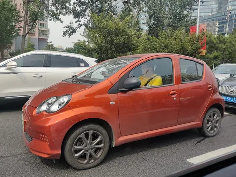 BYD e1 — 8