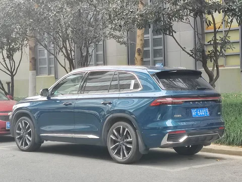 Geely Xingyue L — 8