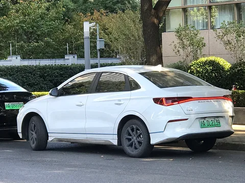 BYD e3 — 4
