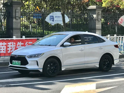 BYD e3 — 8