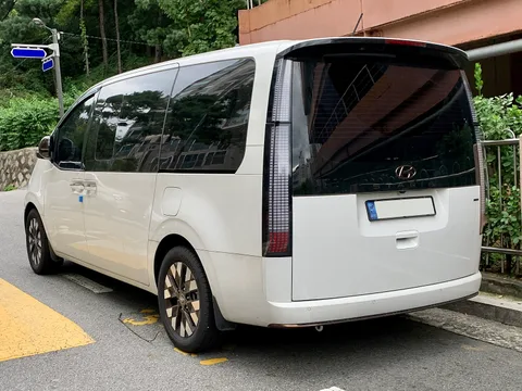 Hyundai Staria — 7