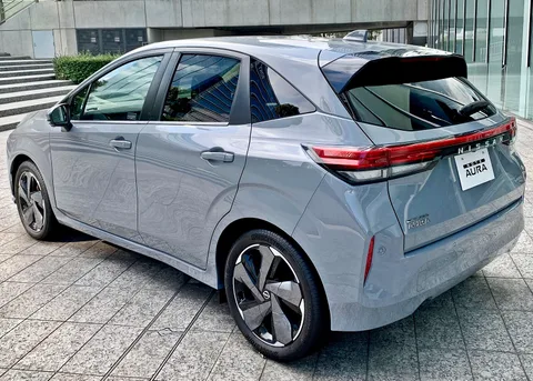 Nissan Note Aura — 2