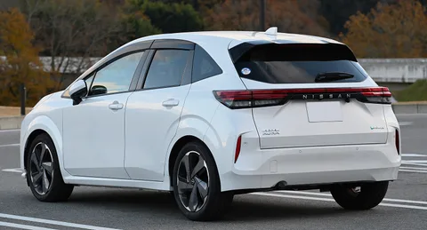 Nissan Note Aura — 3