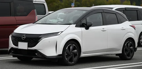 Nissan Note Aura — 4