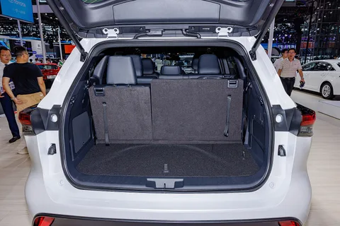 Toyota Crown Kluger — 4