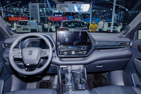 Toyota Crown Kluger — 8