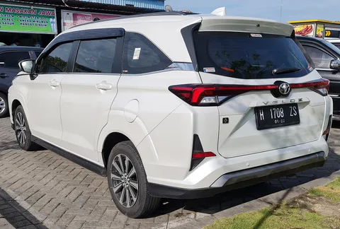Toyota Veloz — 3