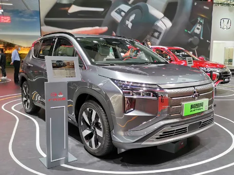 Mitsubishi Airtrek — 5