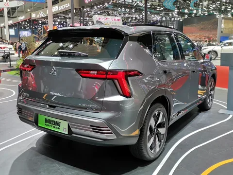 Mitsubishi Airtrek — 7