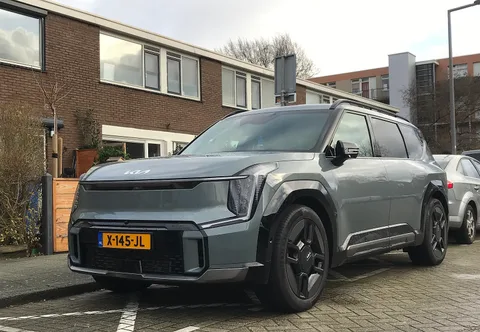 Kia EV9 — 8