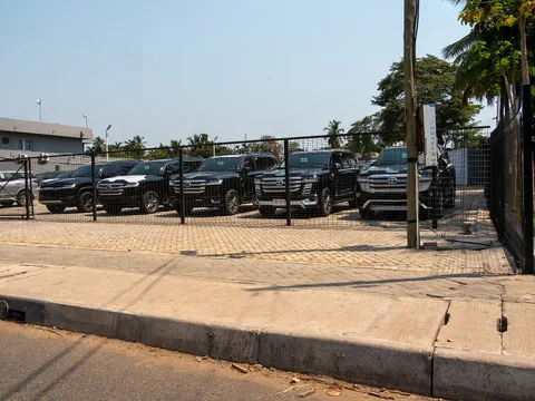 Toyota Land Cruiser (J300) — 8