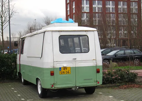 Peugeot J7 — 2