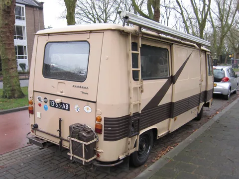 Peugeot J7 — 4
