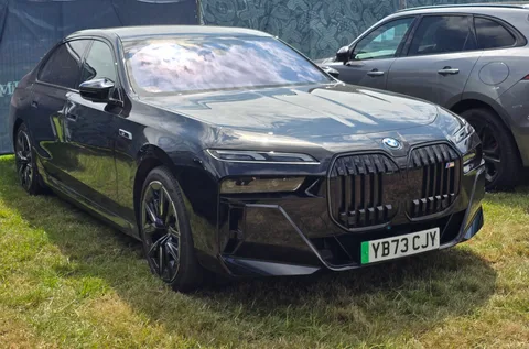 BMW i7 — 6