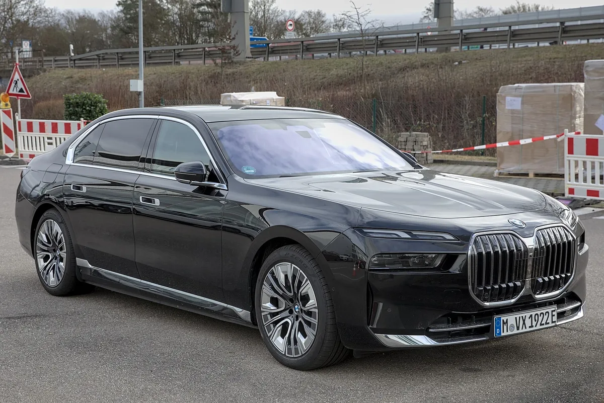 BMW i7