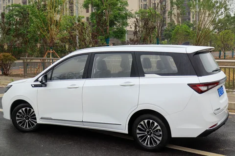 Wuling Jiachen — 2