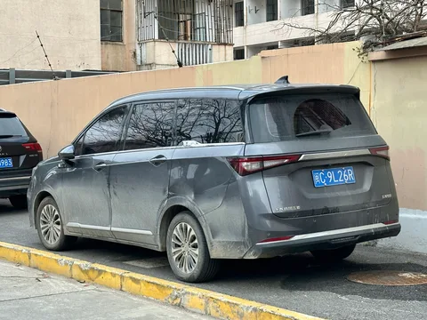 Wuling Jiachen — 7