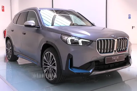 BMW iX1 — 7