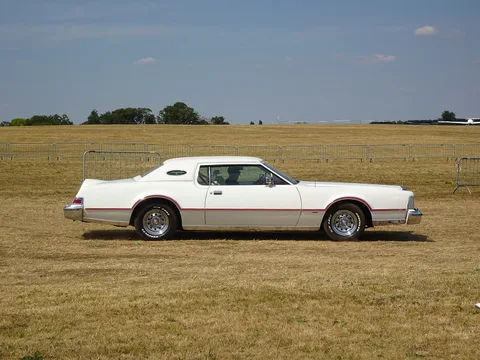 Lincoln Continental Mark IV — 2