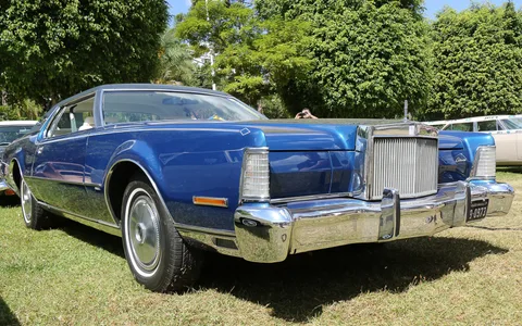 Lincoln Continental Mark IV — 4