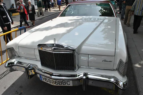 Lincoln Continental Mark IV — 5
