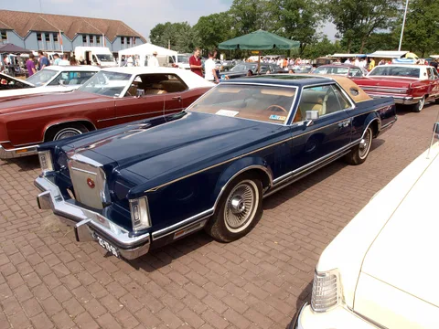 Lincoln Continental Mark V — 4