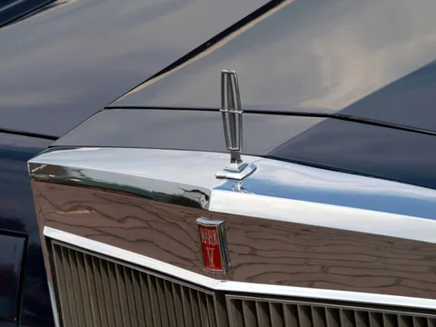Lincoln Continental Mark V — 5