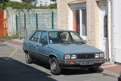 Renault 9 and 11 — 7