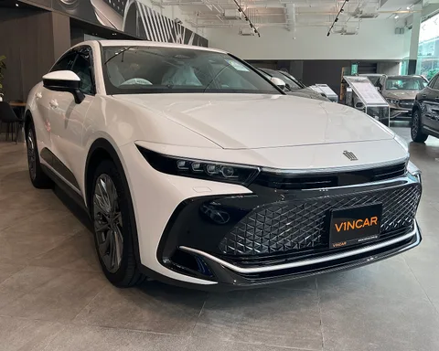 Toyota Crown Crossover — 3