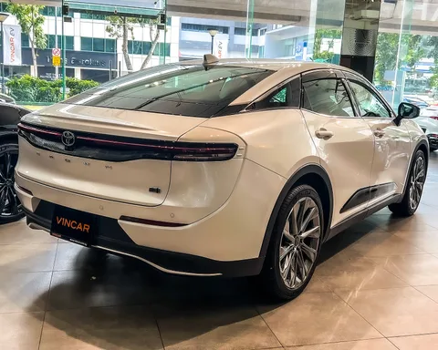 Toyota Crown Crossover — 4