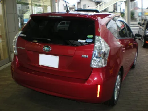 Daihatsu Mebius — 3