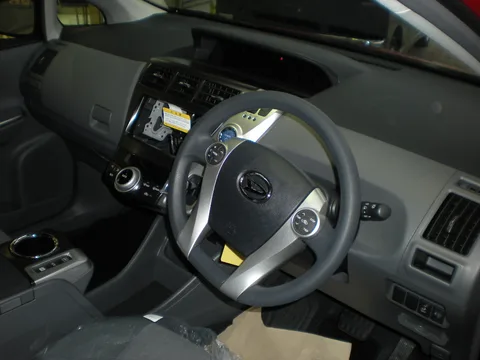 Daihatsu Mebius — 4