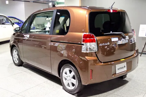 Toyota Spade — 4