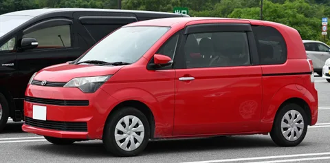 Toyota Spade — 6
