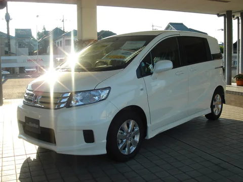 Honda Freed Spike — 4