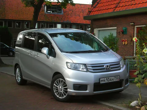 Honda Freed Spike — 5