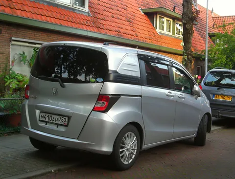Honda Freed Spike — 6