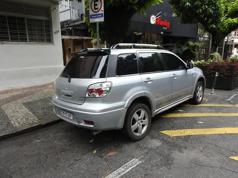 Mitsubishi Airtrek — 3