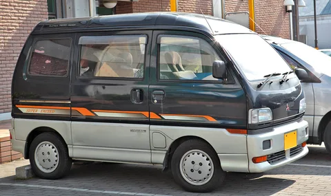 Mitsubishi Bravo — 3